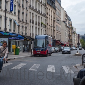 0640_Deret Transporteur, 1er reseau francais de livraison urbaine en camions electriques PARIS 28 août 2012.jpg